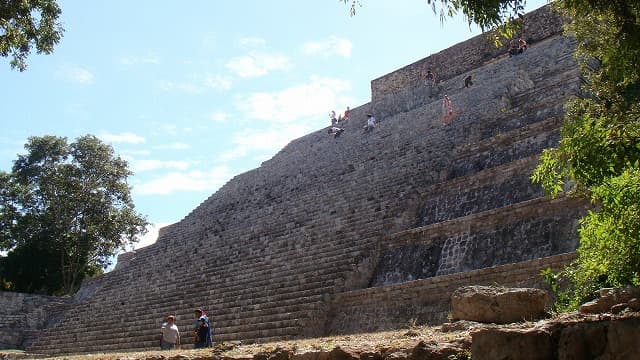 メキシコ・メリダのウシュマル遺跡の大ピラミッド