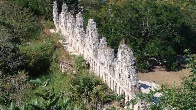 メキシコ・メリダのウシュマル遺跡の鳩の家