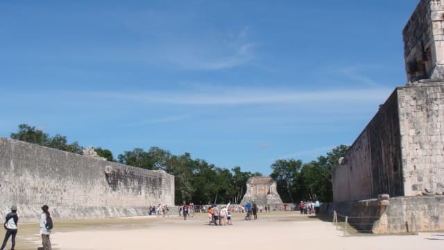 メキシコ・メリダのチチェン・イッツァの球技場