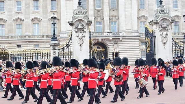 イギリス・ロンドンのバッキンガム宮殿の衛兵交代式