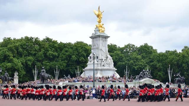 イギリス・ロンドンのバッキンガム宮殿衛兵交代式