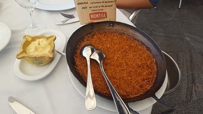 スペイン料理のフィデウア