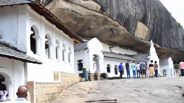 スリランカ・タンブッラのタンブッラ石窟寺院