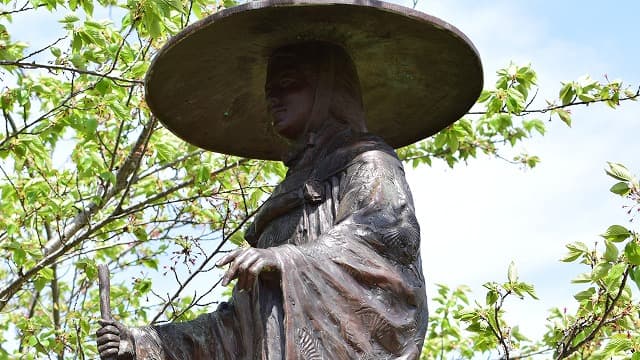 青森県南津軽郡の唐糸御前像