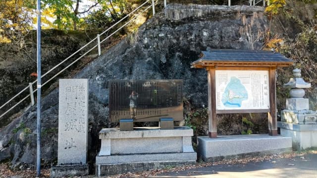 秋田県仙北市の戸沢氏城館跡(門屋城跡)