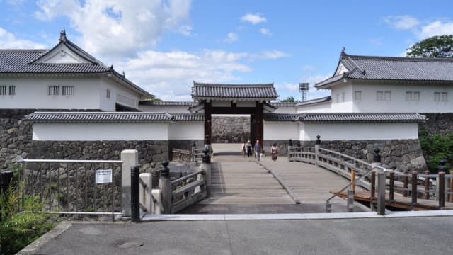 山形市の山形城二の丸大手門