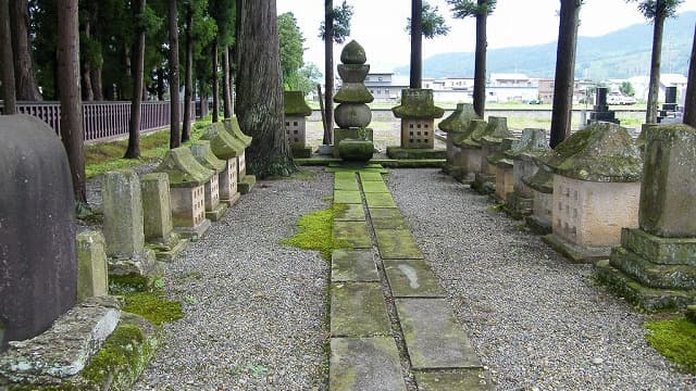 山形県米沢市の武田大膳大夫信清の墓