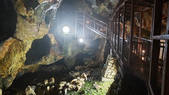 山形県尾花沢市の延沢銀山遺跡銀鉱洞