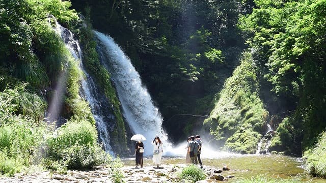 山形県尾花沢市の白銀滝