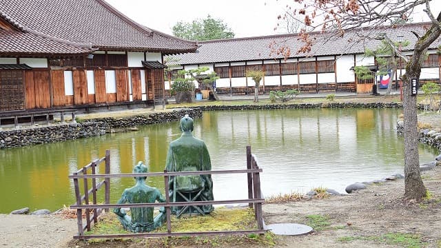 福島県会津若松市の會津藩校日新館＿水連水馬池