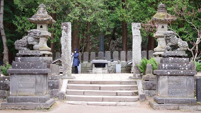 福島県会津若松市の飯盛山の白虎隊士十九士の墓