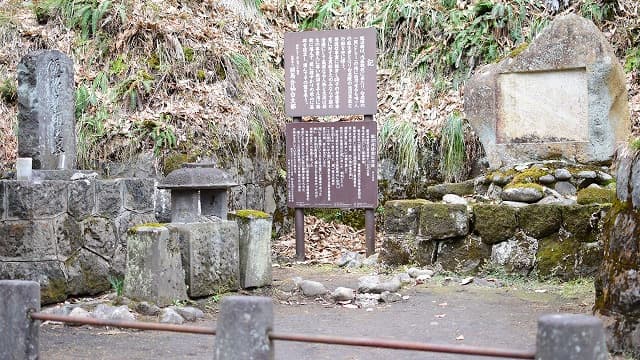 福島県会津若松市の飯盛山の飯沼貞吉之墓