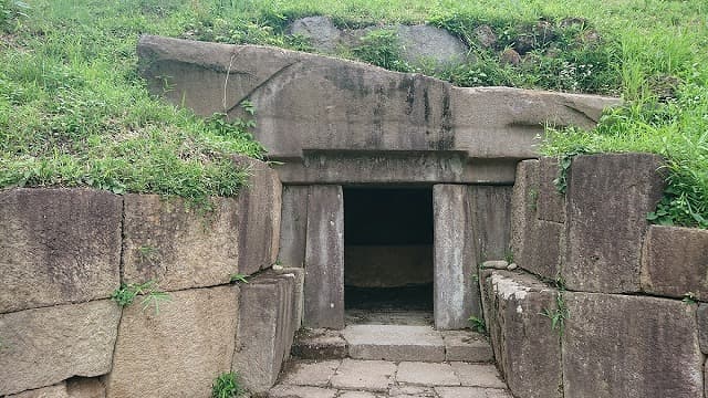 群馬県前橋市の蛇穴山古墳
