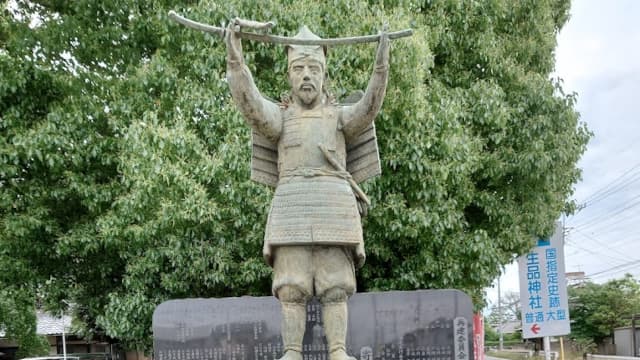 群馬県太田市の新田義貞像