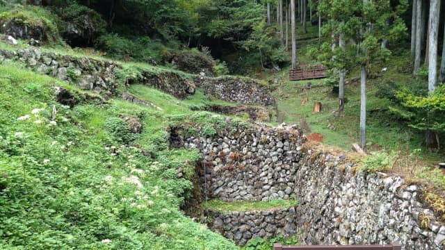 群馬県利根郡の荒船・東谷風穴蚕種貯蔵所跡
