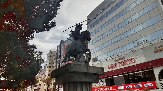 東京都荒川区の太田道灌像
