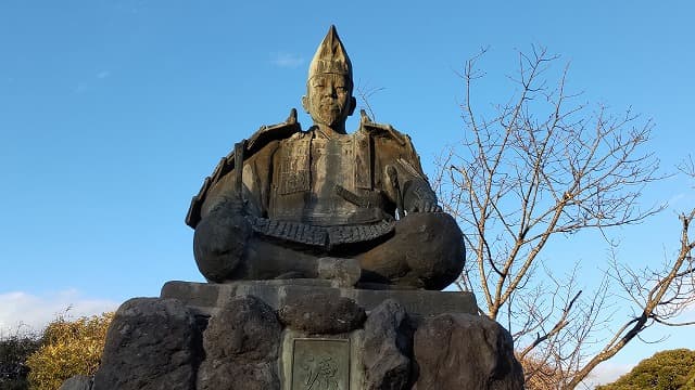 神奈川県鎌倉市の源義朝像