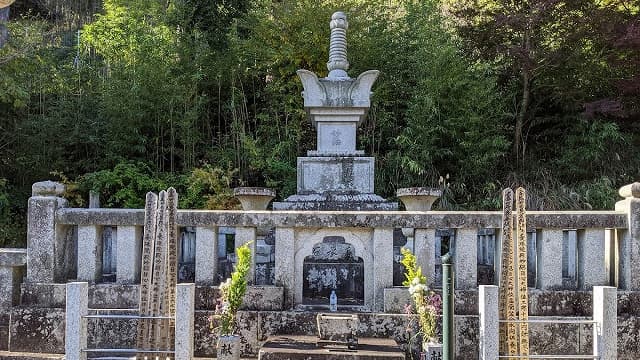 山梨県南巨摩郡の徳川家康側室養珠院墓所