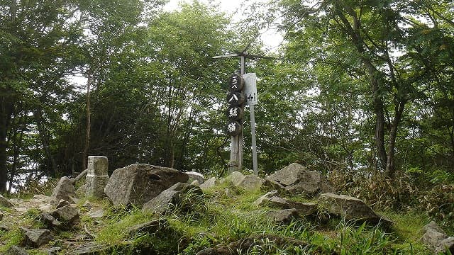 山梨県南巨摩郡の八紘嶺