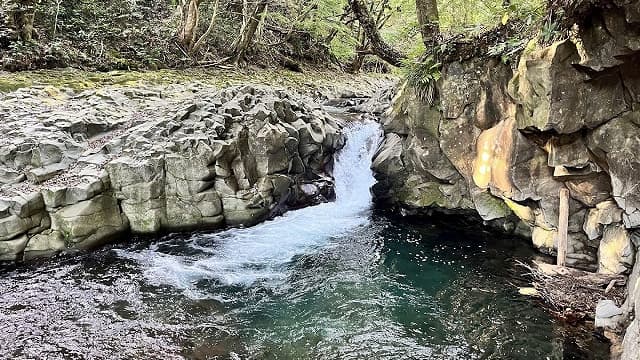 静岡県賀茂郡の河津七滝(かに滝)