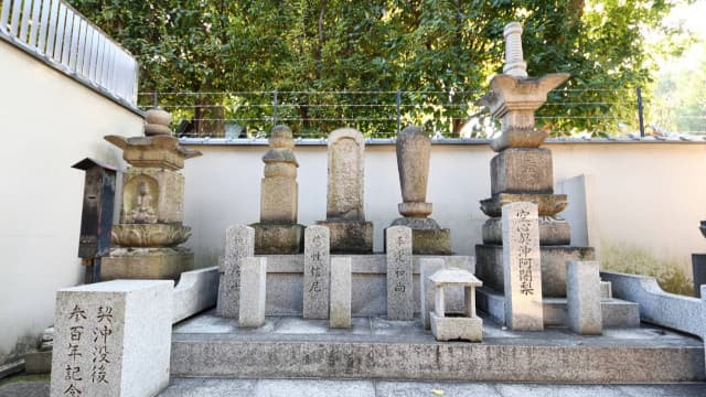 大阪府大阪市の契沖旧庵(円珠庵)ならびに墓