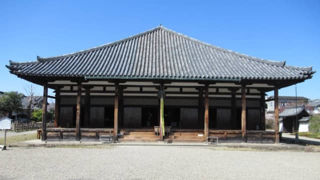 奈良県奈良市の元興寺極楽坊境内