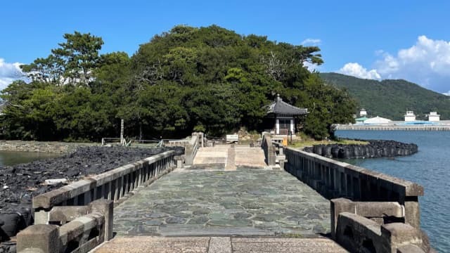 和歌山県和歌山市の和歌の浦(妹背山と三断橋)