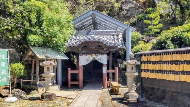 和歌山県和歌山市の和歌の浦(塩竃神社境内地)