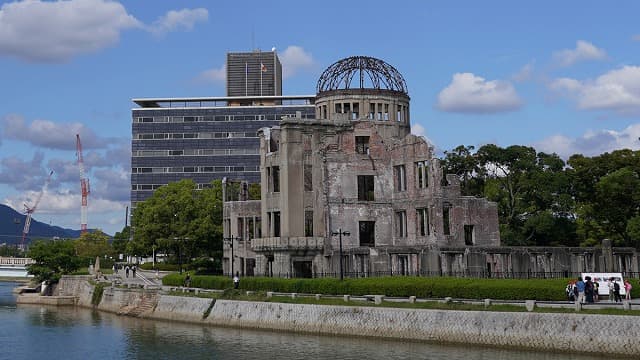 広島県の原爆ドーム