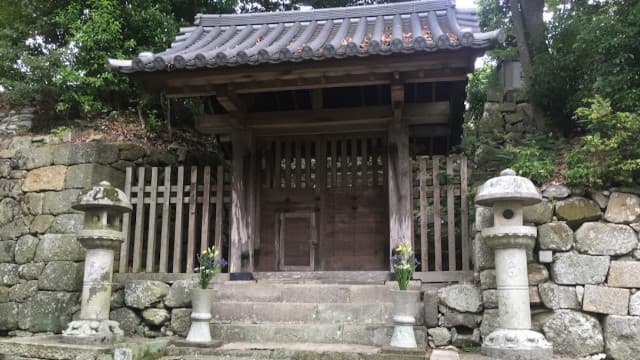 香川県高松市の高松藩主松平家墓所（法然寺）