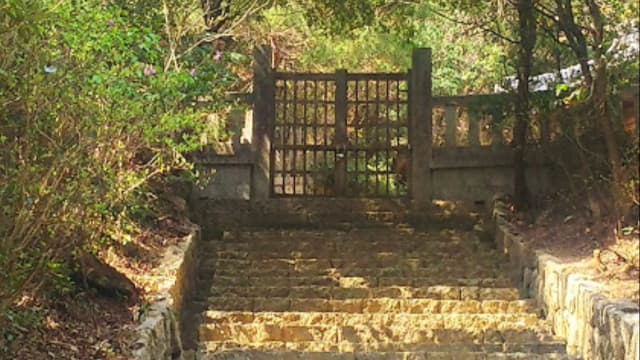 香川県高松市の高松藩主松平家墓所（霊芝寺）