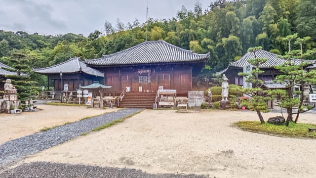 愛媛県松山市の伊予遍路道（浄土寺境内）