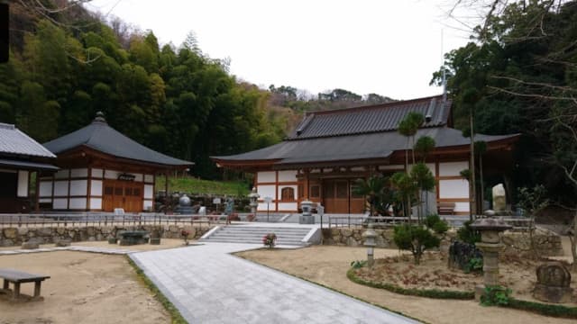 愛媛県松山市の一遍上人の誕生地