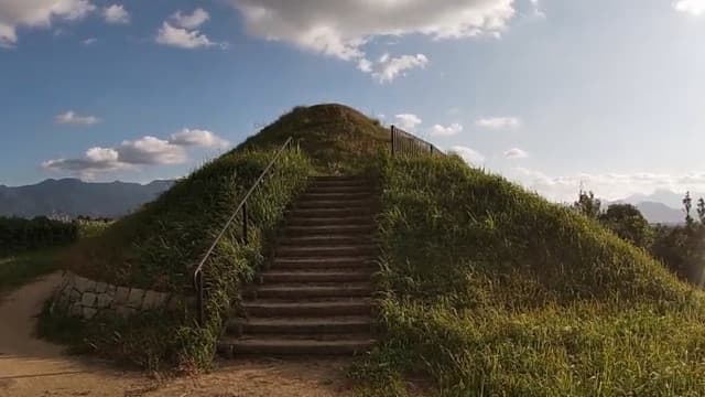 愛媛県松山市の葉佐池古墳