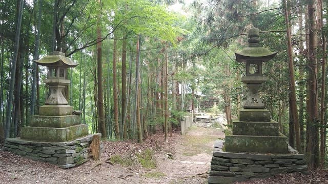 愛媛県四国中央市の伊予遍路道（三角寺奥之院道）