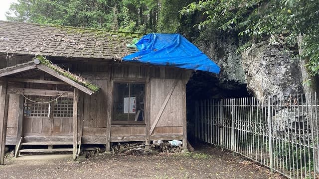 愛媛県西予市の中津川洞穴遺跡