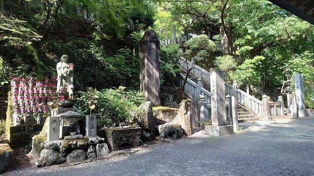 愛媛県西予市の伊予遍路道（大寶寺道）