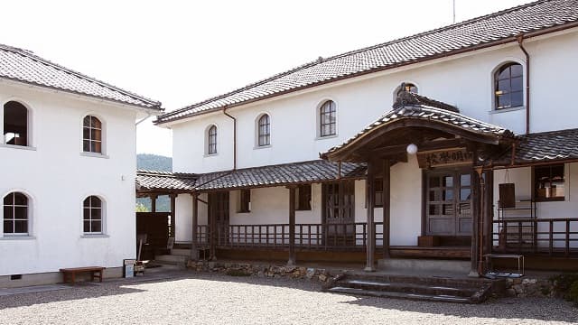 愛媛県西予市の開明学校