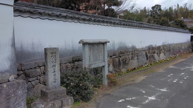 福岡県筑紫野市の山家宿西構口並びに土塀