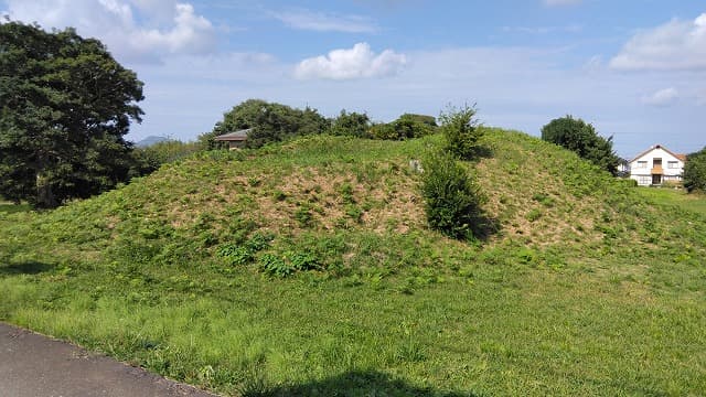 福岡県糸島市の曽根遺跡群（ワレ塚古墳）