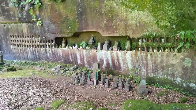 伊万里市の白蛇山岩陰遺跡