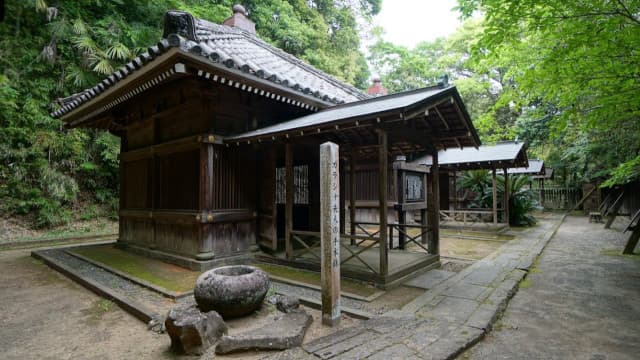 熊本県熊本市の泰勝寺庭園と細川家墓地