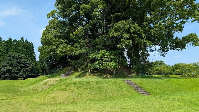 熊本県玉名郡の江田船山古墳