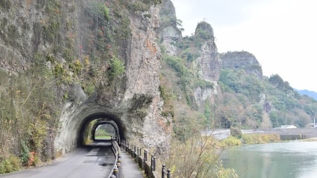 大分県中津市の青の洞門