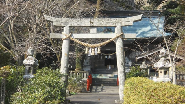 大分県佐伯市の瀧三柱神社