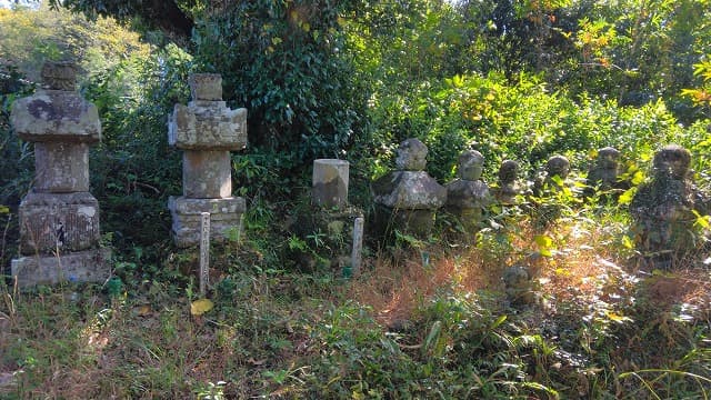 伊佐市の菱刈氏歴代の墓