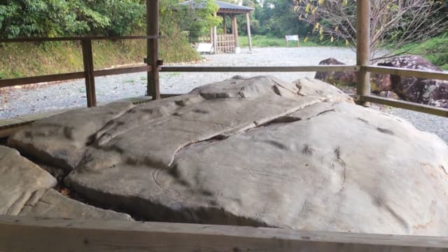 鹿児島県大島郡の戸森の線刻画