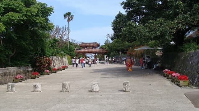 那覇市の首里城公園の守礼門